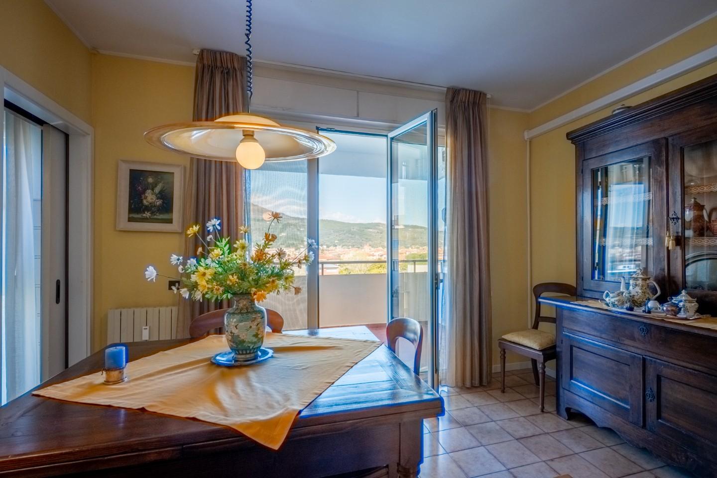 Appartamento con terrazzo a Cascina