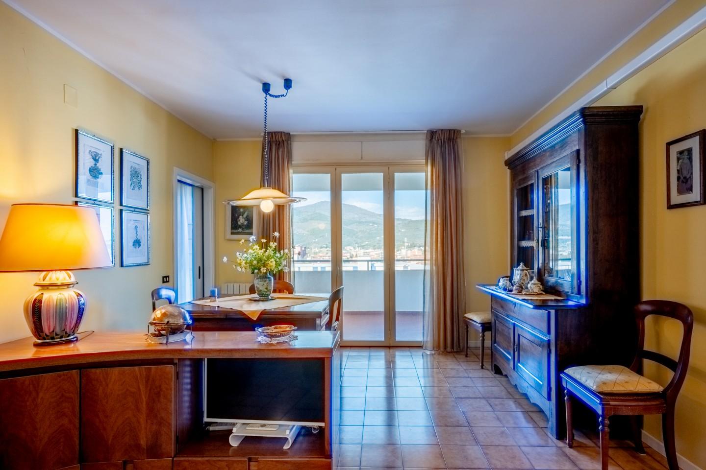 Appartamento con terrazzo a Cascina