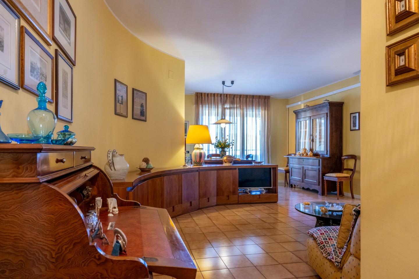 Appartamento con terrazzo a Cascina