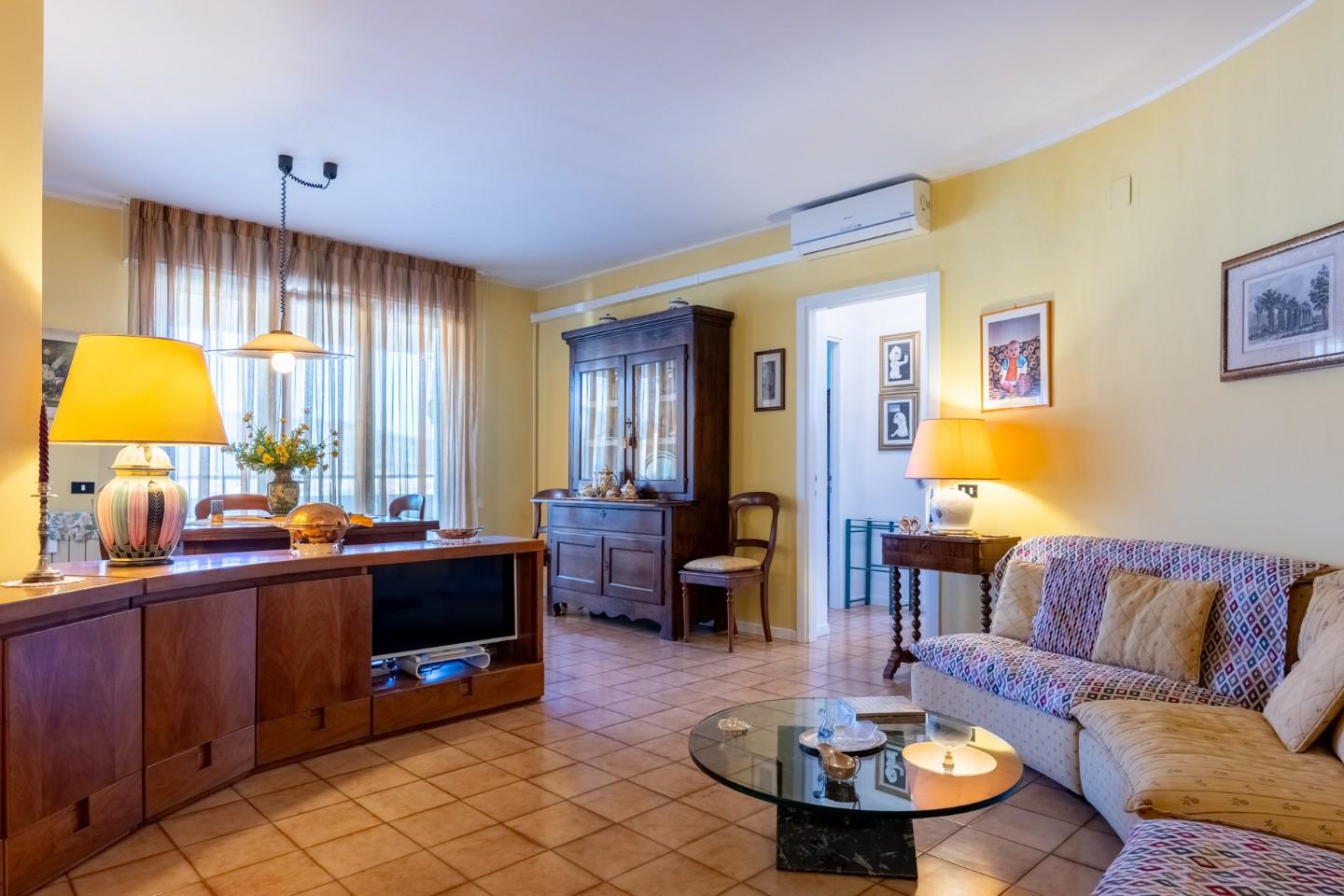 Appartamento con terrazzo a Cascina