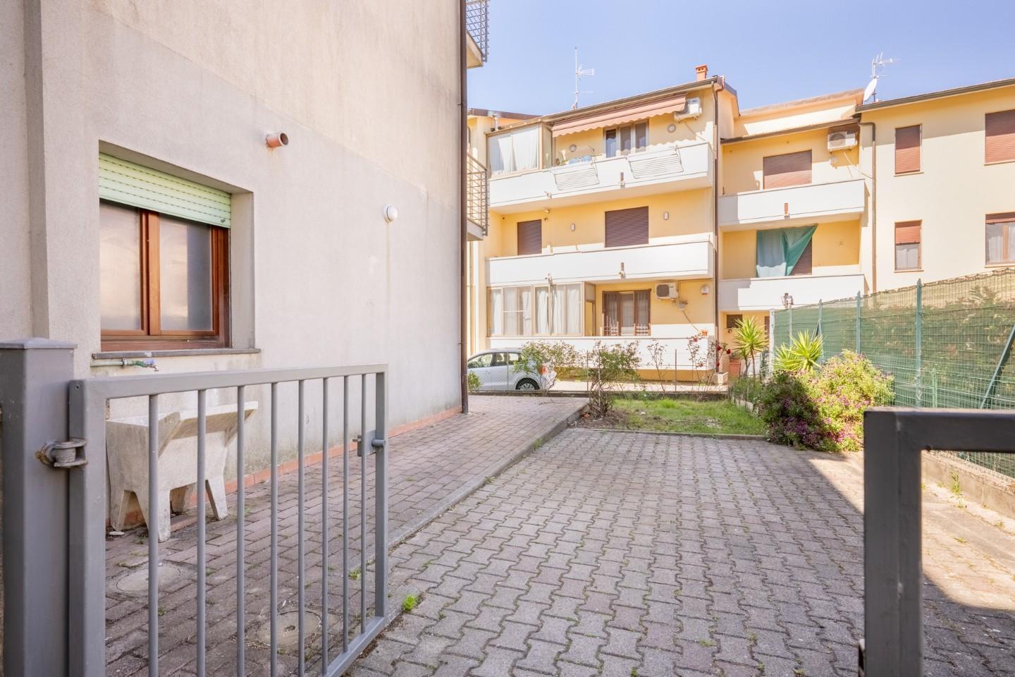 Appartamento con giardino a Cascina