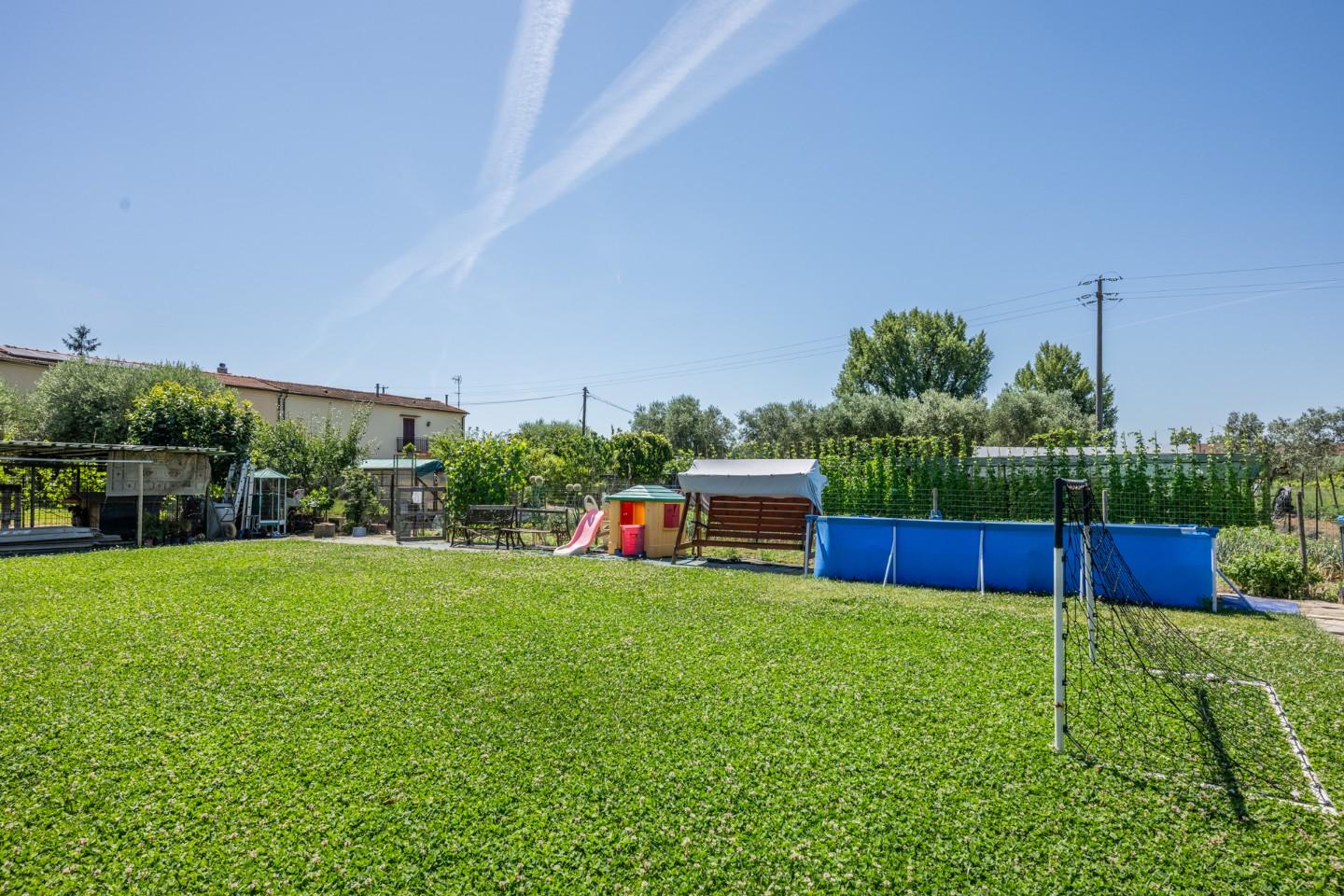 Casa indipendente con giardino a Cascina