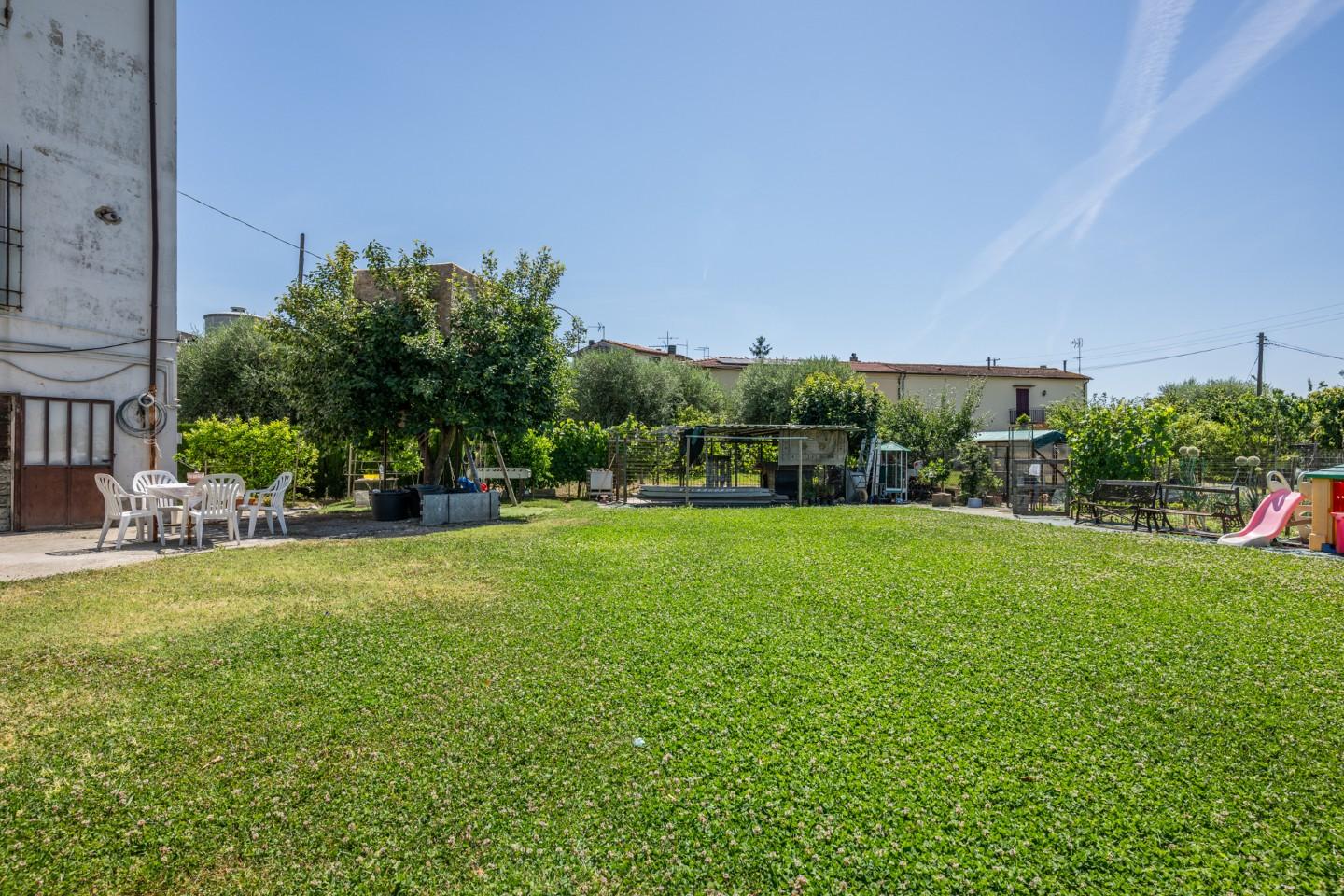 Casa indipendente con giardino a Cascina