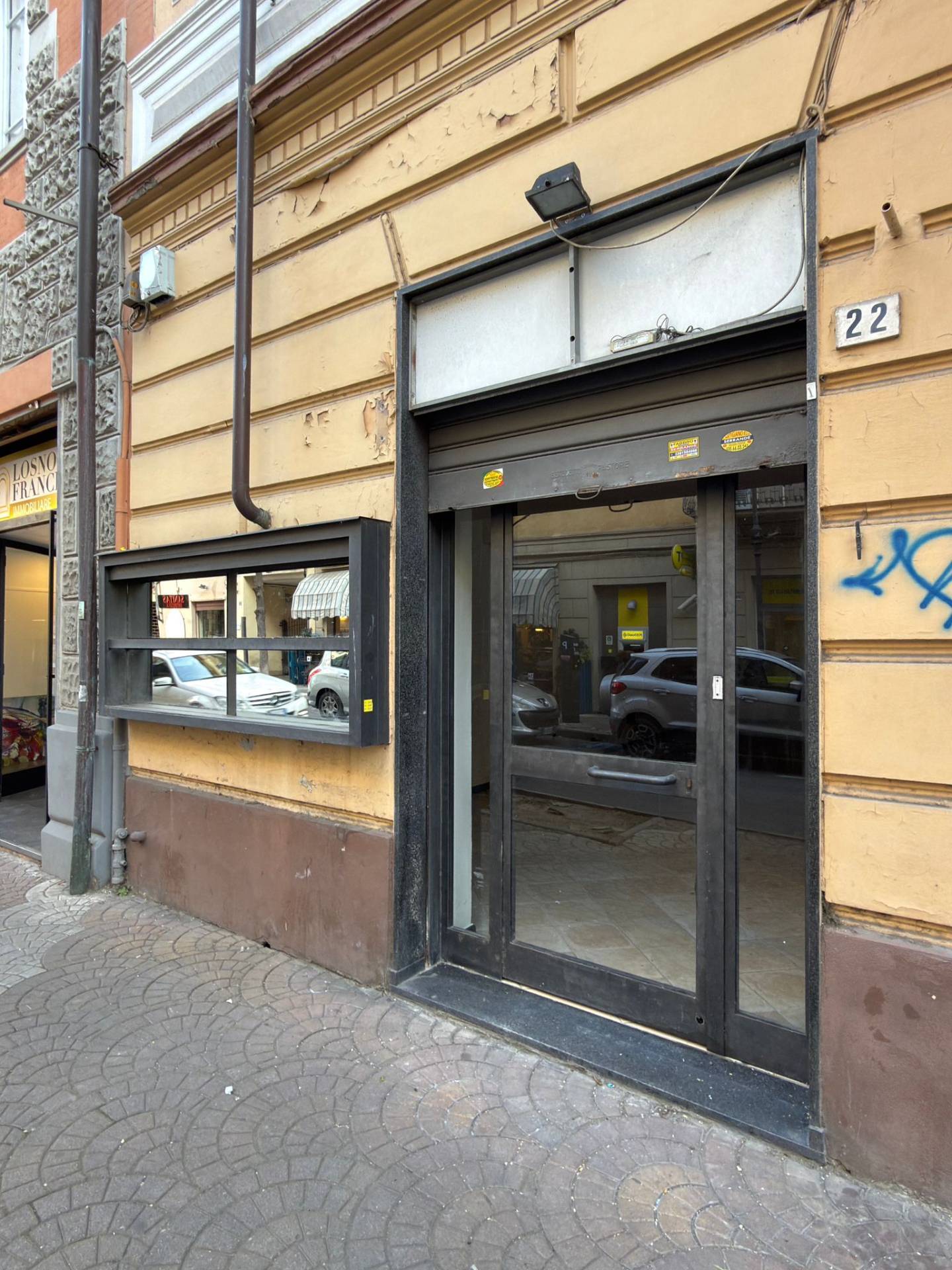 Locale commerciale in affitto a Albenga