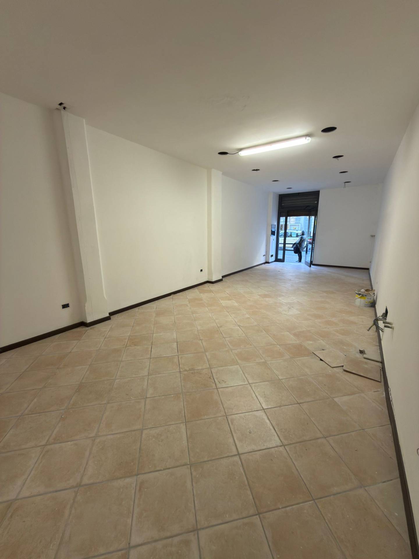 Locale commerciale in affitto a Albenga