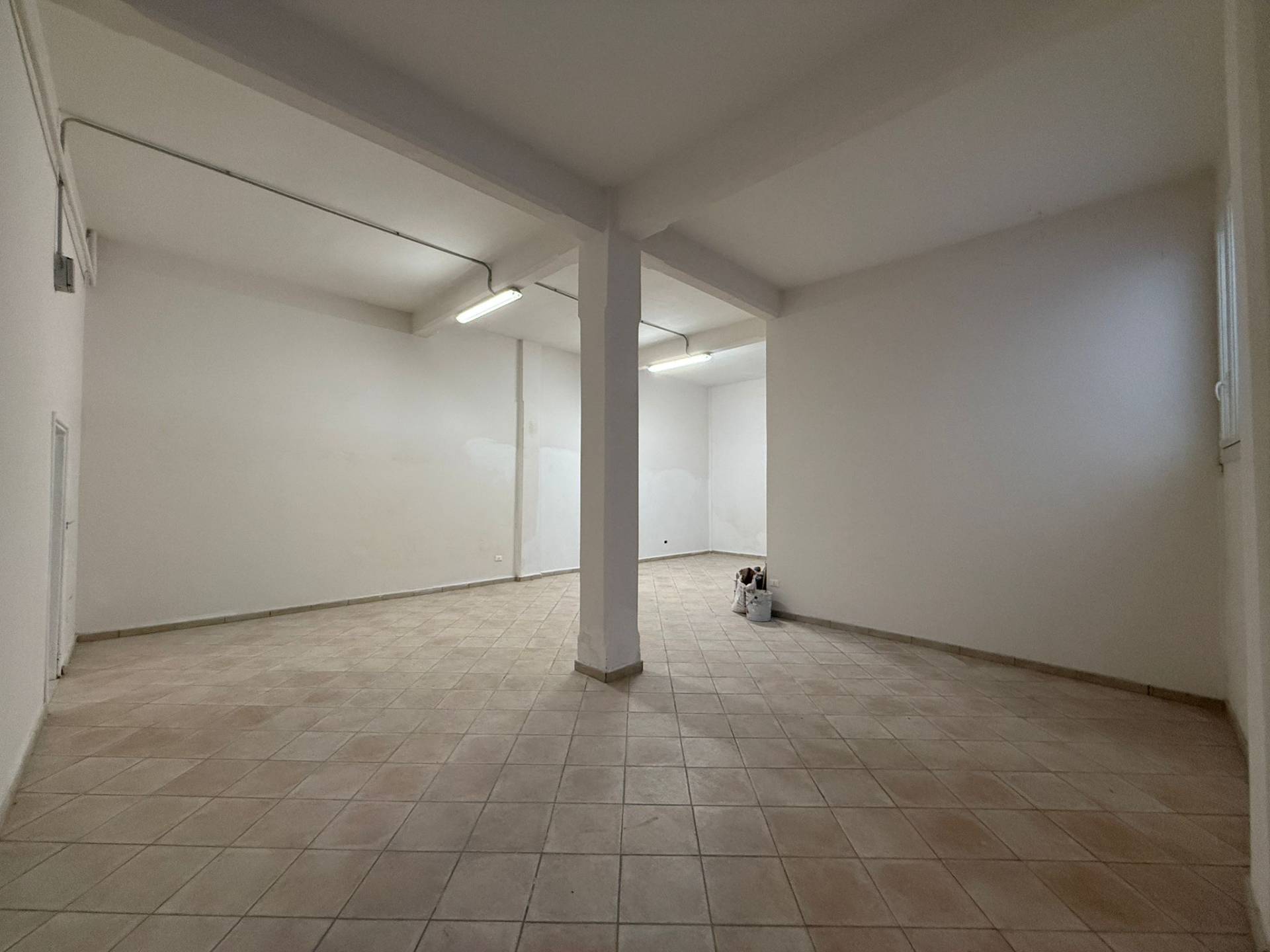 Locale commerciale in affitto a Albenga