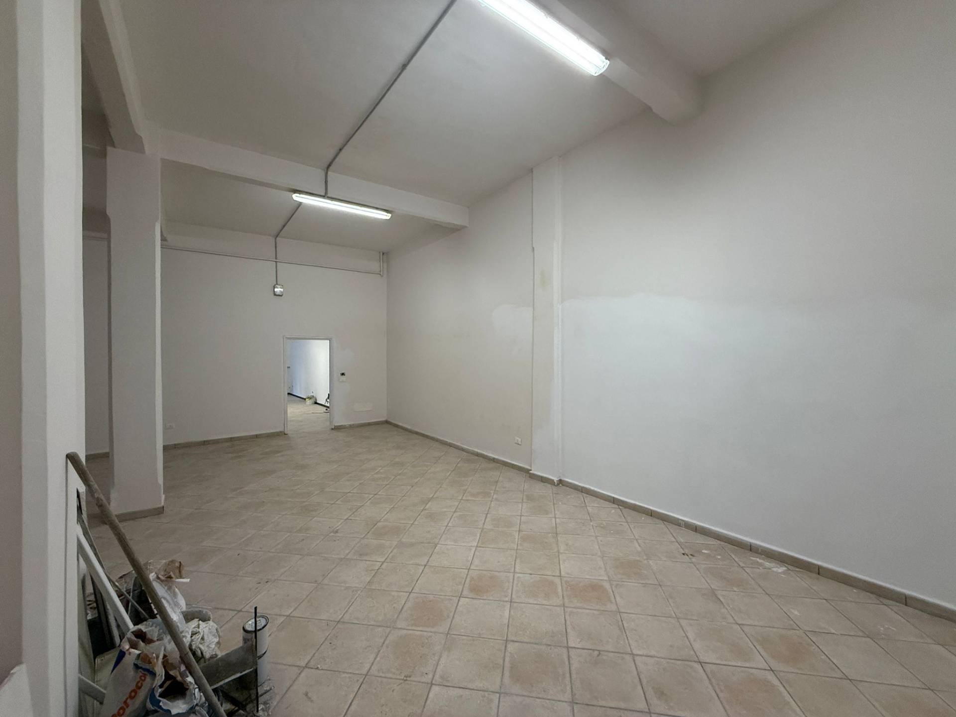 Locale commerciale in affitto a Albenga