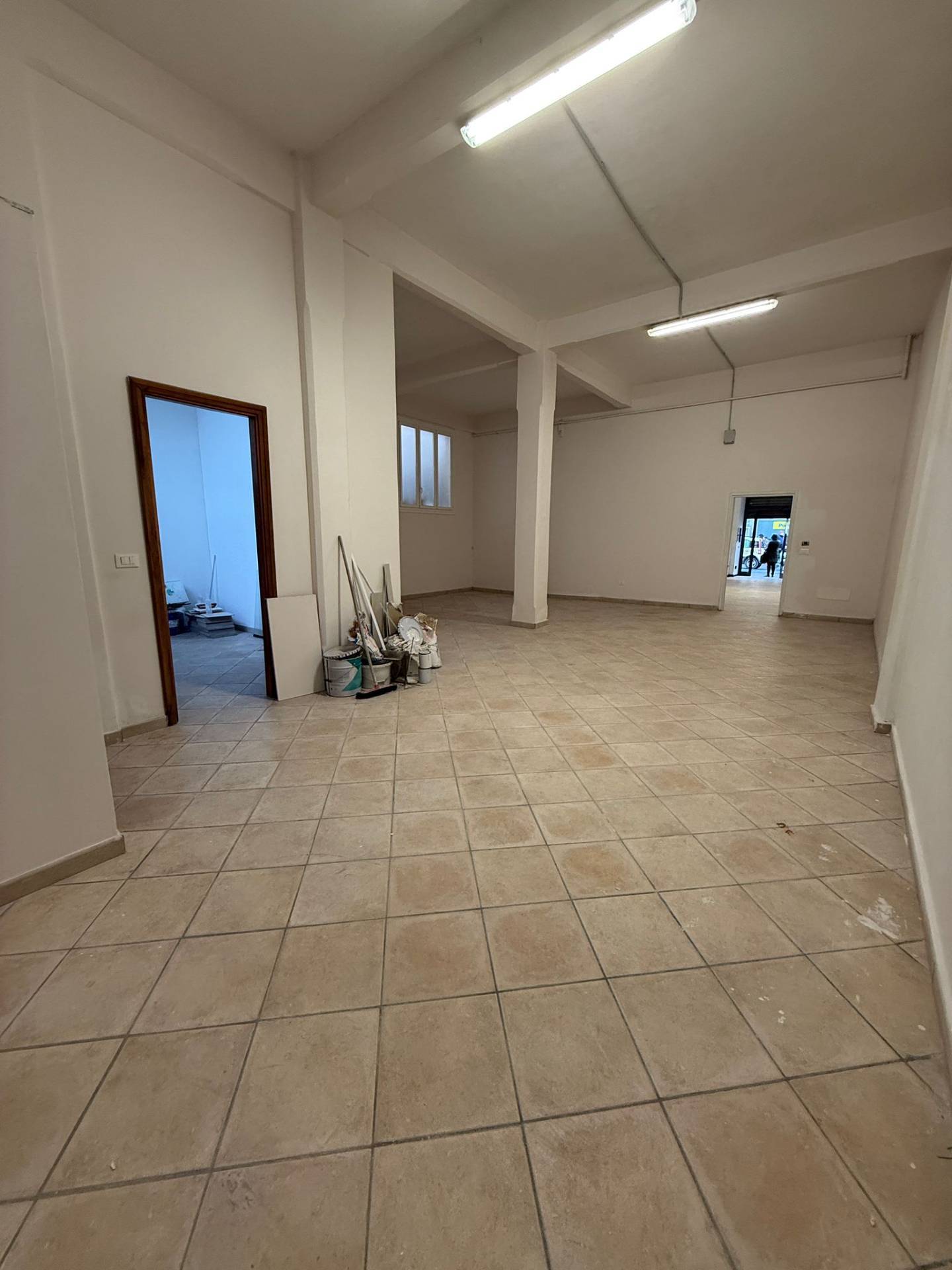 Locale commerciale in affitto a Albenga