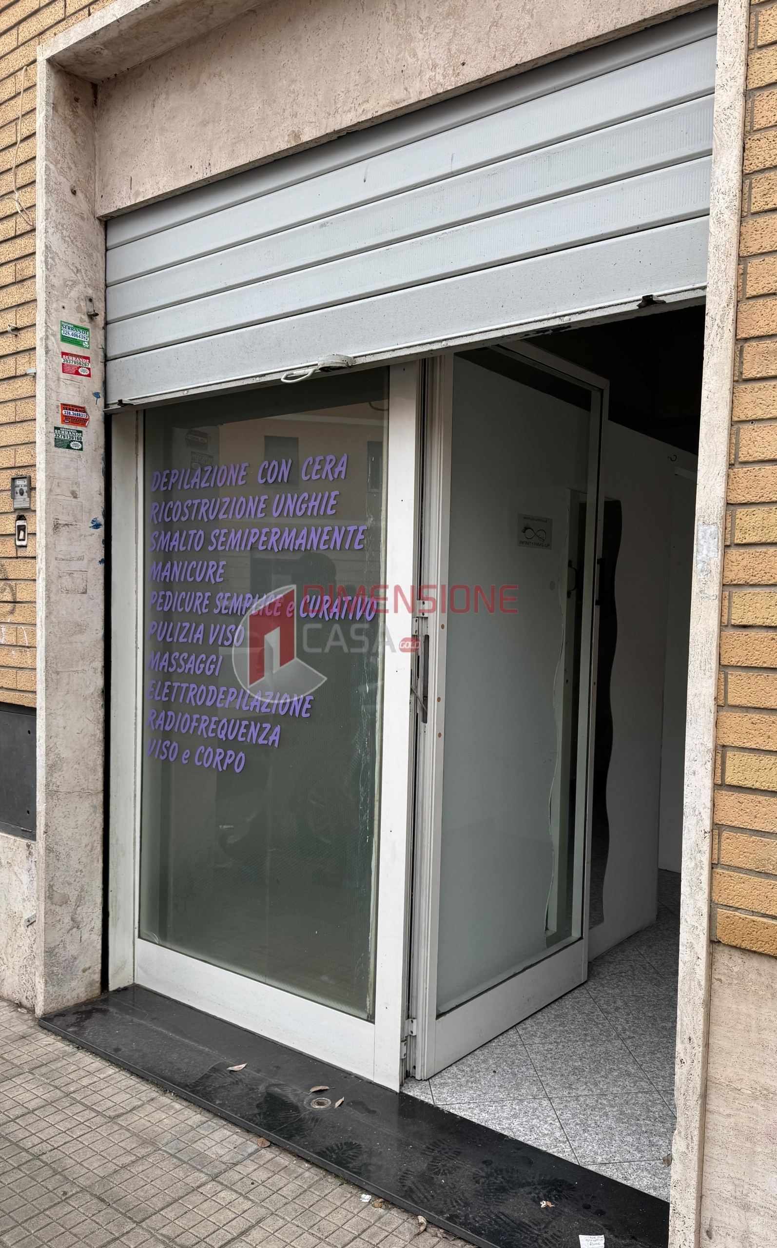 Locale commerciale in vendita in via delle rondini, Roma