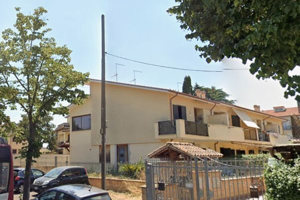Villetta a schiera in vendita in via ollolai 80, Roma