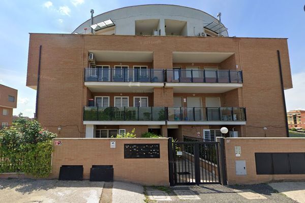 Trilocale in vendita in via cardinale luigi traglia 85, Roma