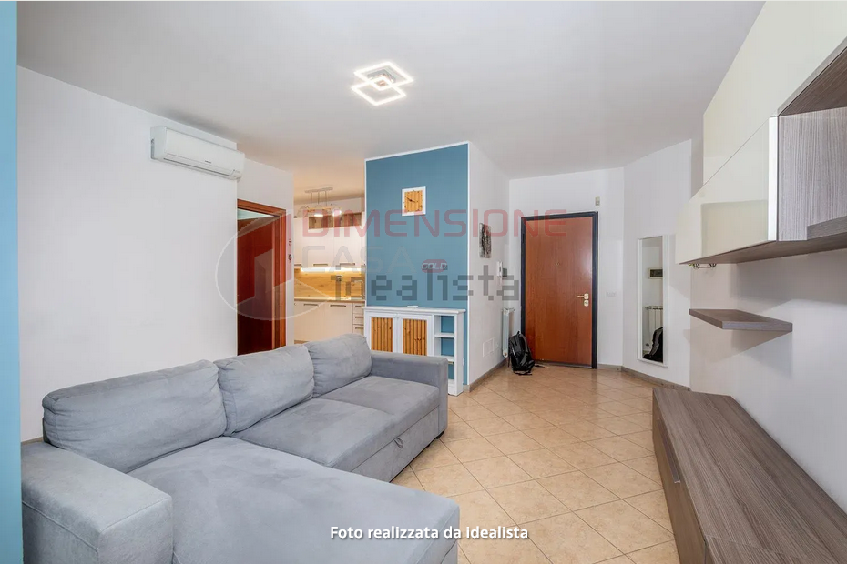 Bilocale con terrazzo in via massa di san giulianovia di massa san giuliano, Roma