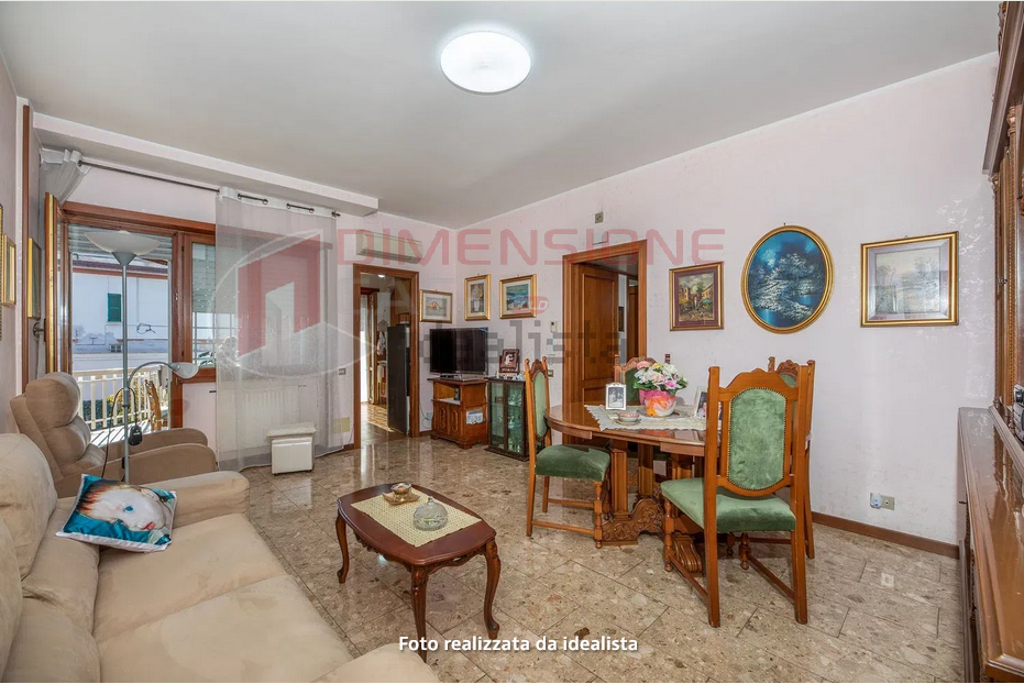 Trilocale con terrazzo in via dameta, Roma