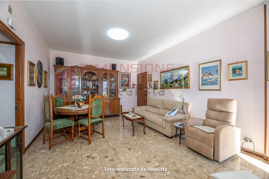 Trilocale con terrazzo in via dameta, Roma