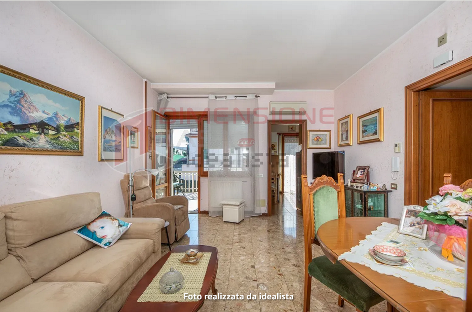 Trilocale con terrazzo in via dameta, Roma