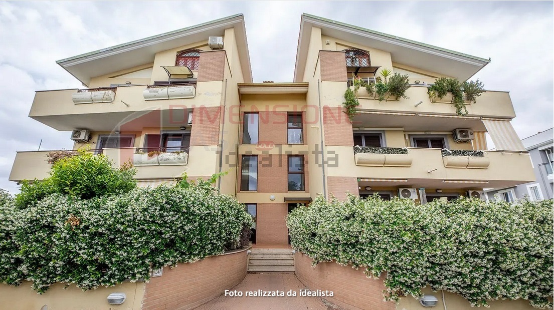 Bilocale con terrazzo in via roccaspinalveti, Roma