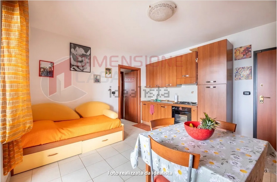 Bilocale con terrazzo in via roccaspinalveti, Roma