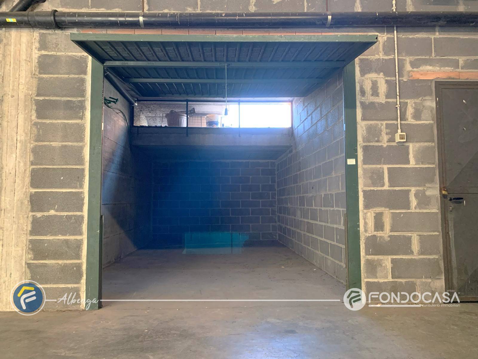 Box o garage in vendita a Albenga