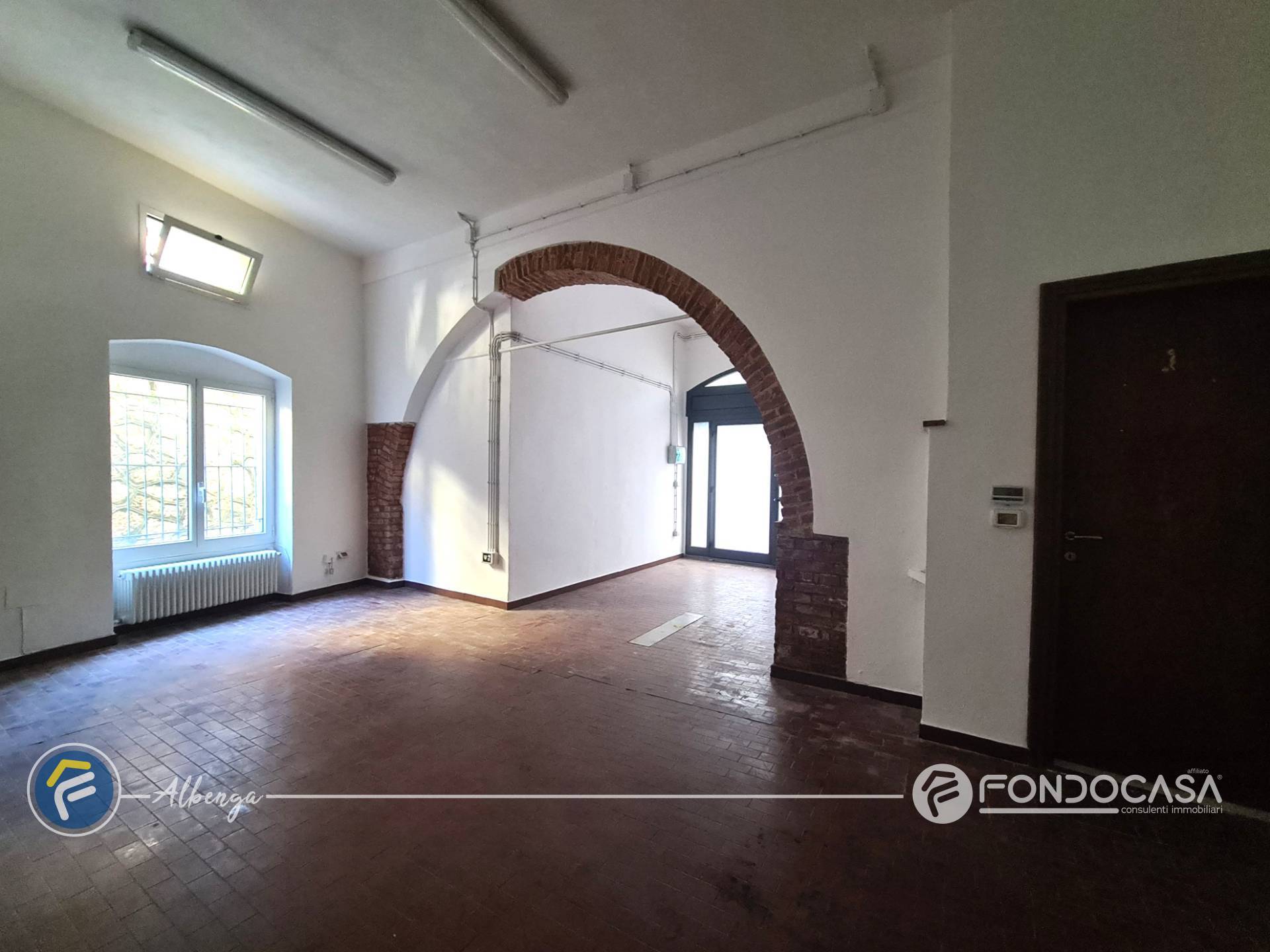 Magazzino in vendita a Albenga