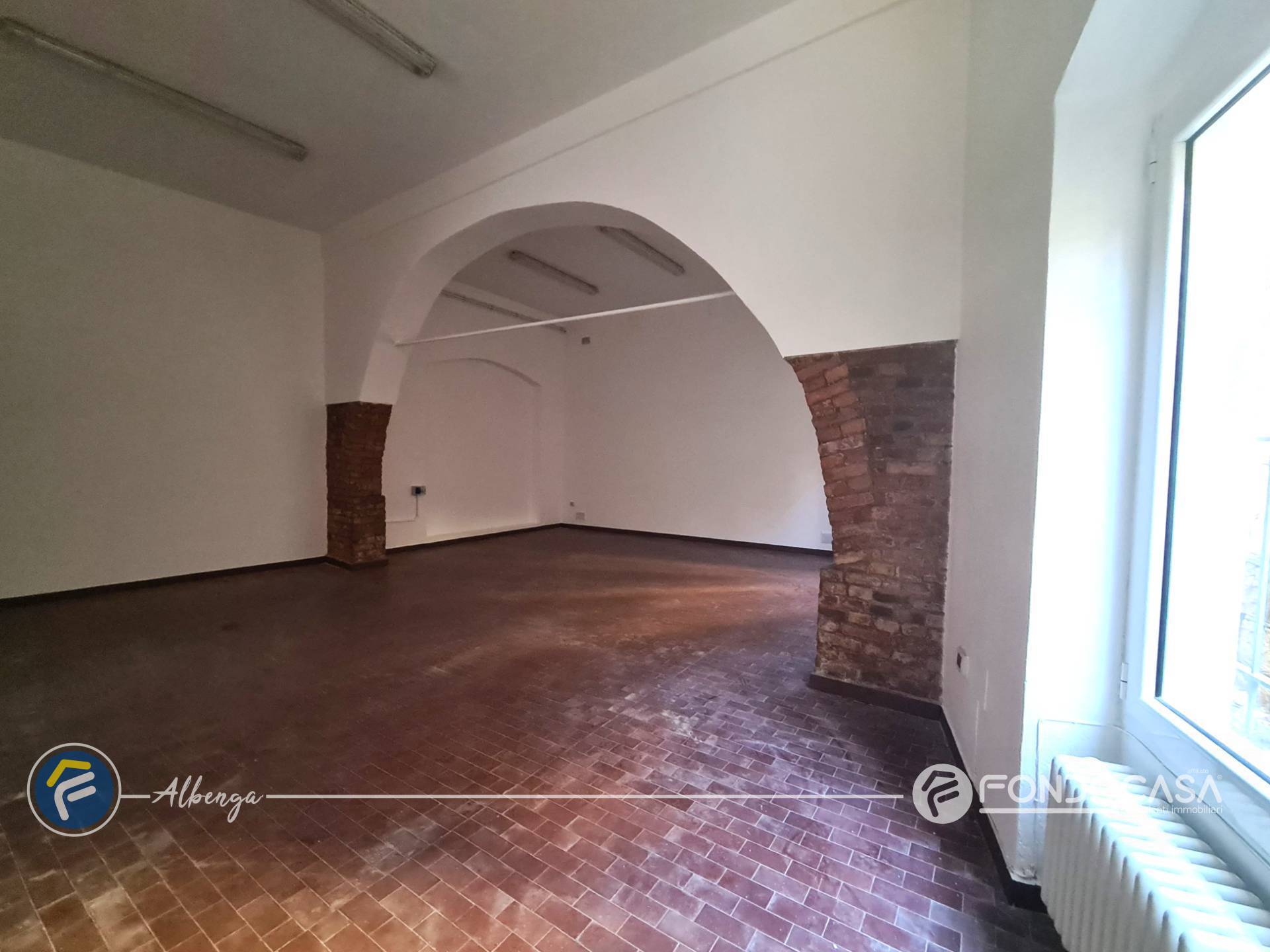 Magazzino in vendita a Albenga