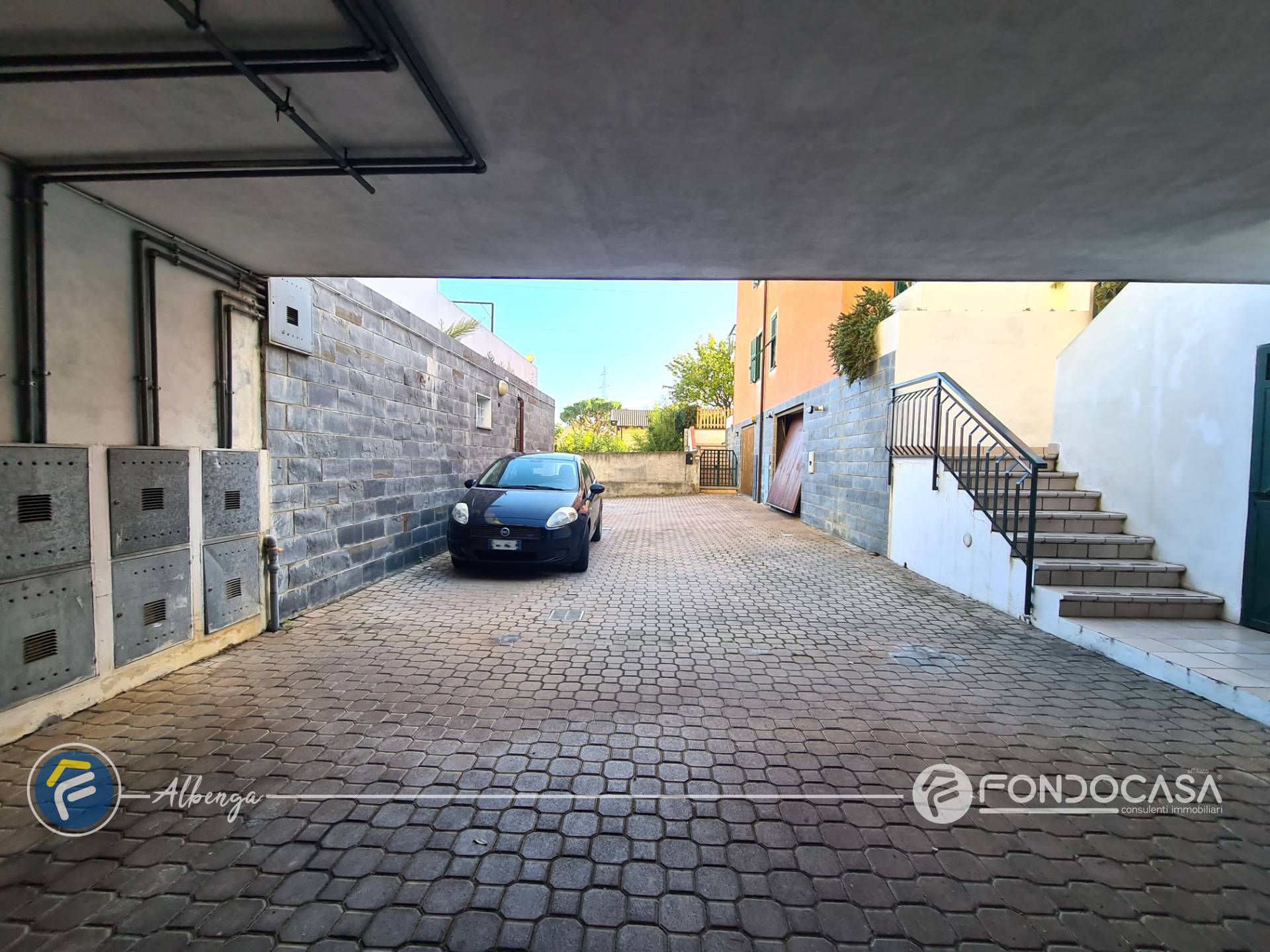 Box o garage in vendita a Albenga, Campochiesa