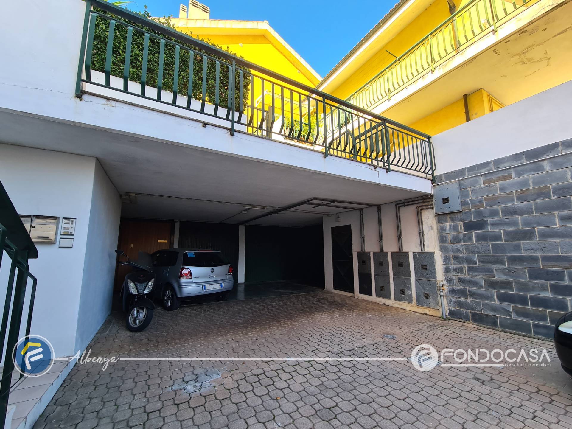 Box o garage in vendita a Albenga, Campochiesa