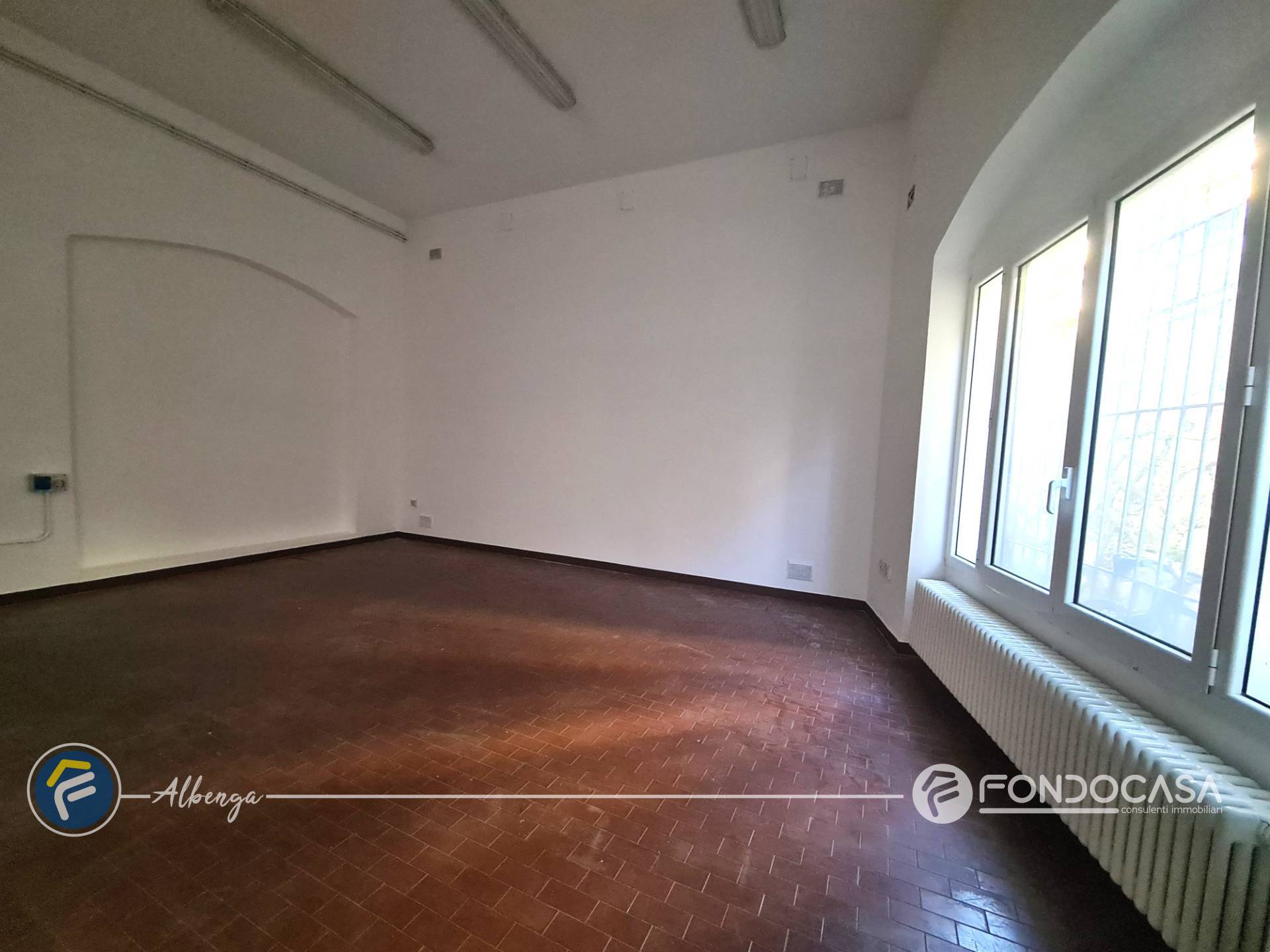 Magazzino in vendita a Albenga