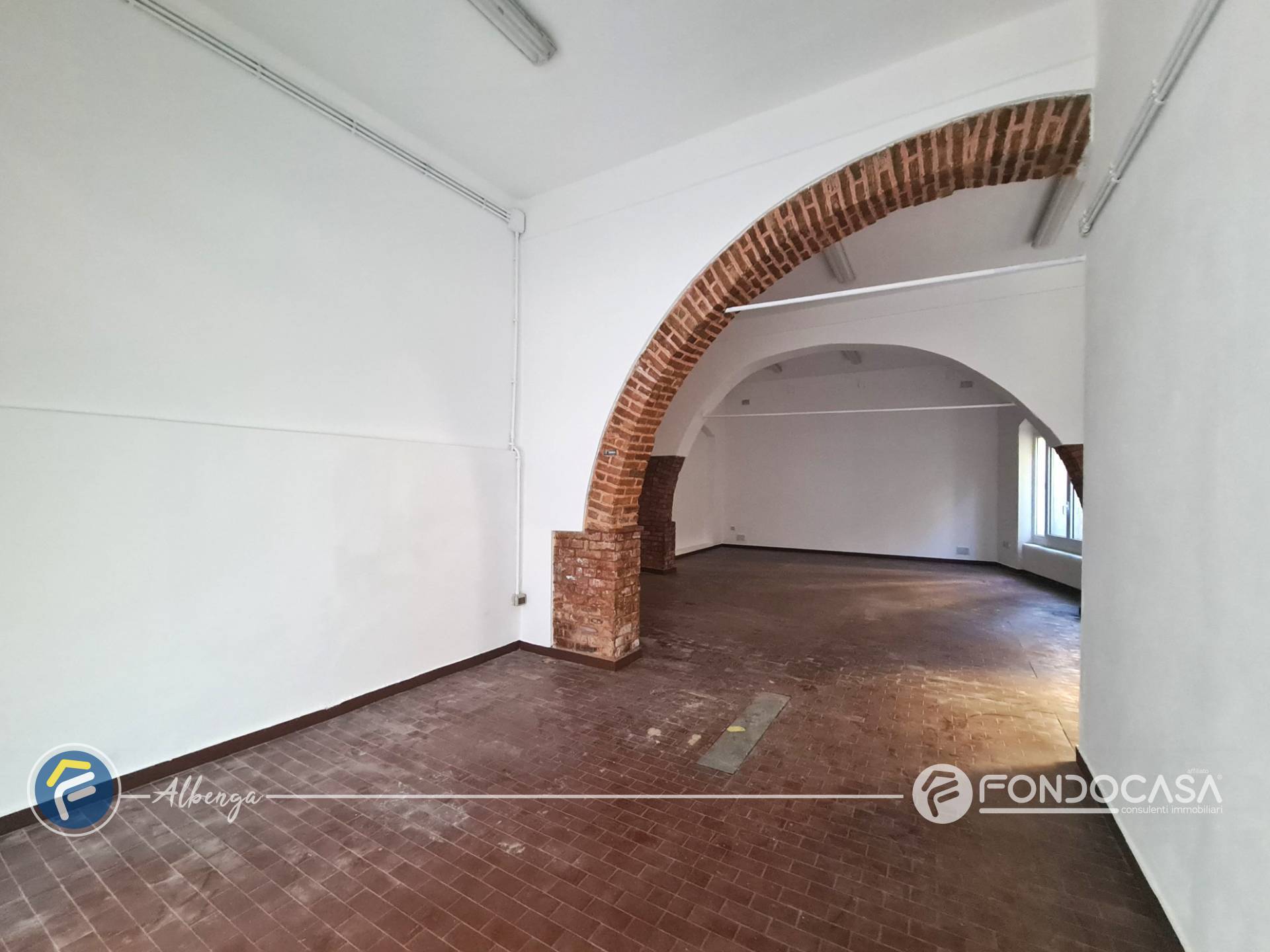 Magazzino in vendita a Albenga