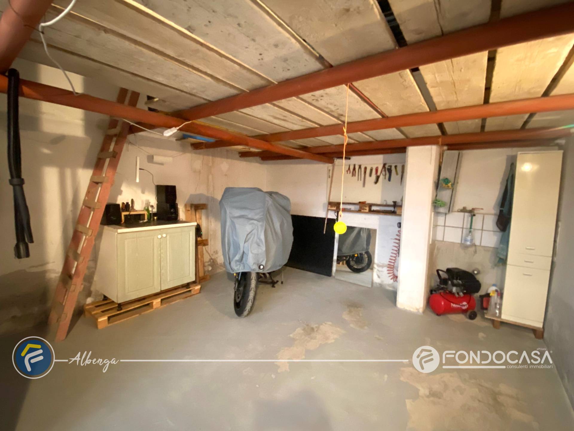 Box o garage in vendita a Albenga