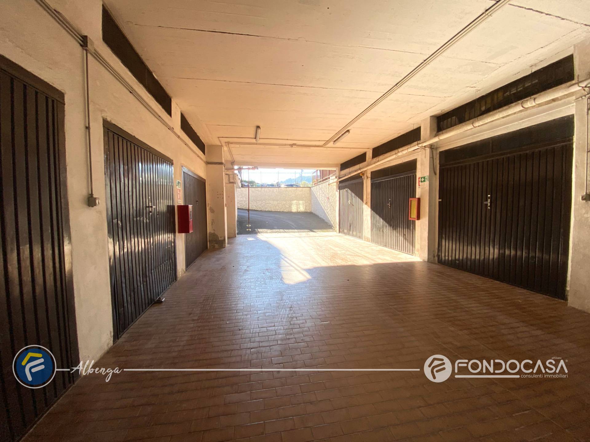Box o garage in vendita a Albenga