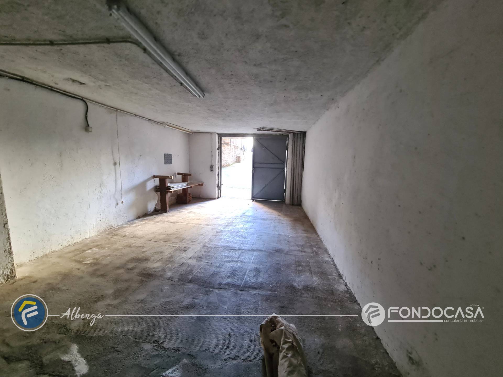 Box o garage in vendita a Albenga