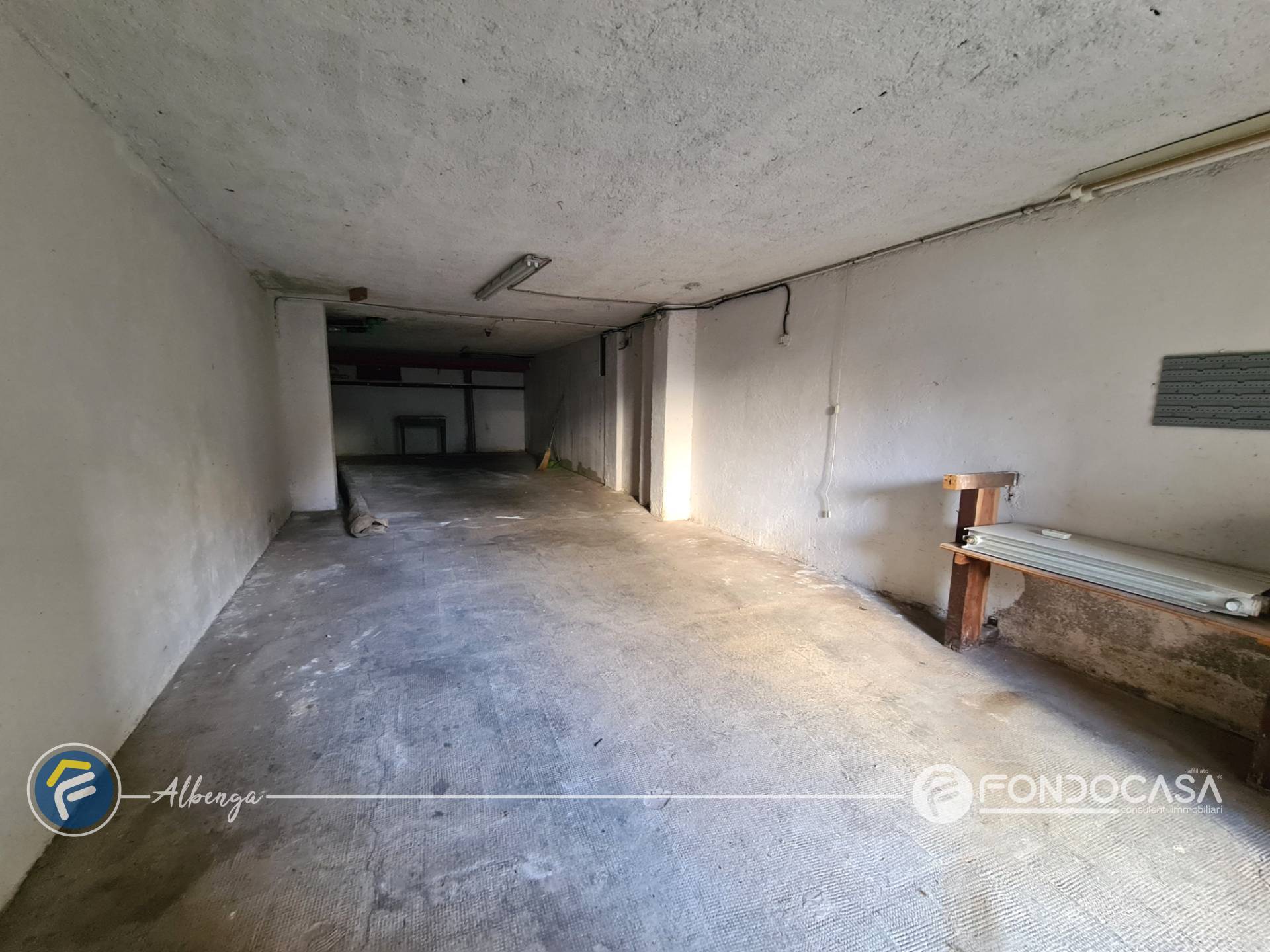 Box o garage in vendita a Albenga