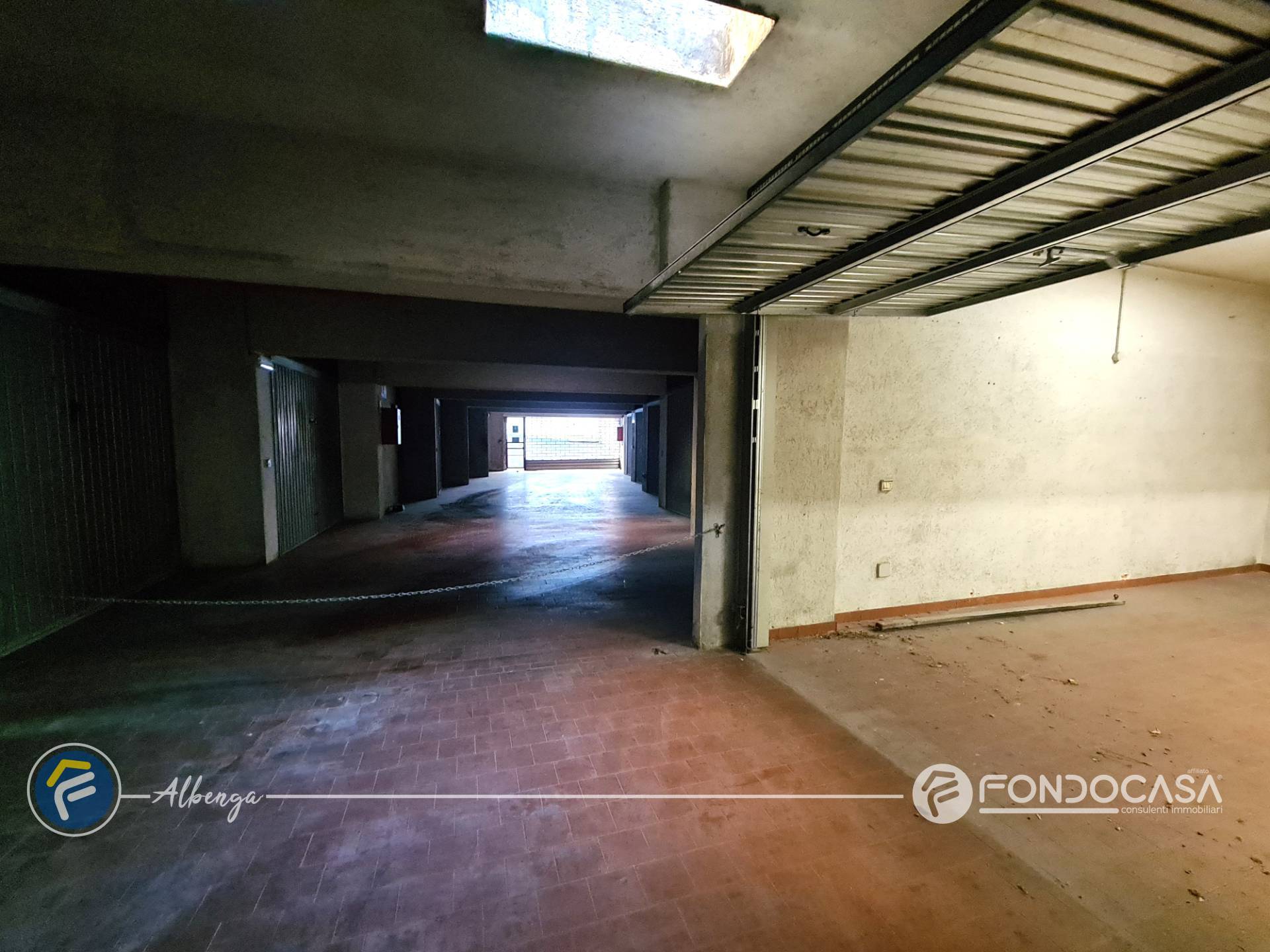 Box o garage in vendita a Albenga