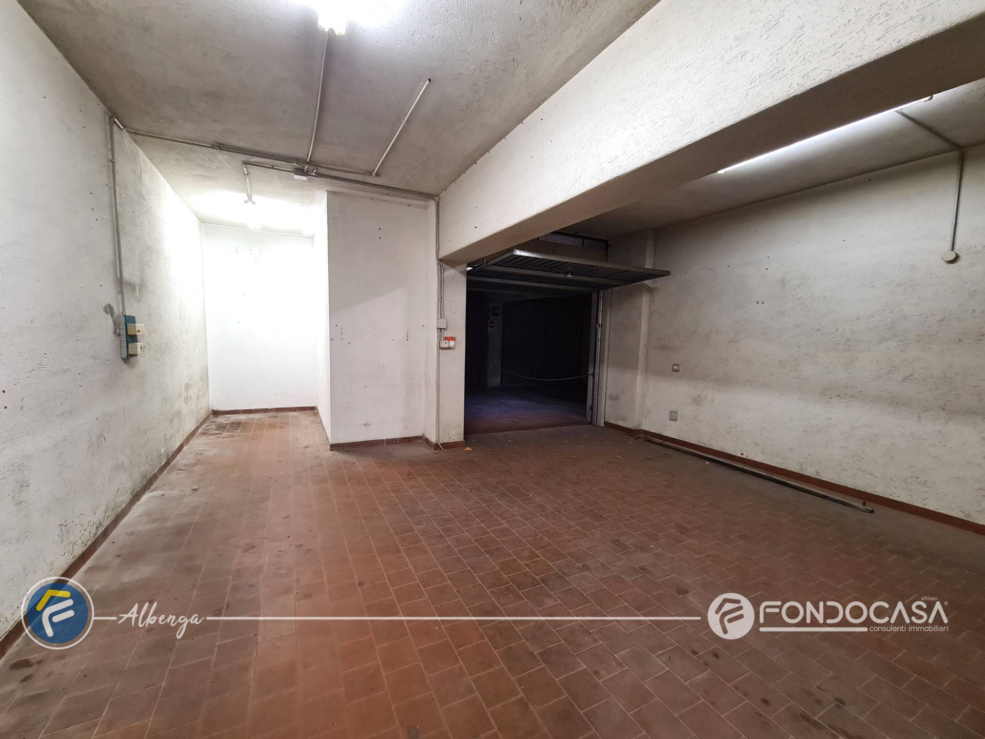 Box o garage in vendita a Albenga