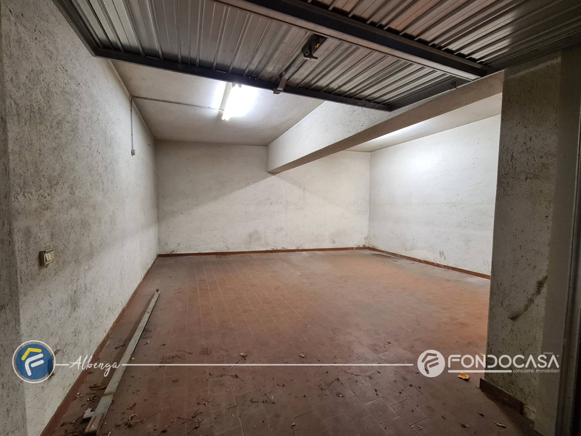 Box o garage in vendita a Albenga