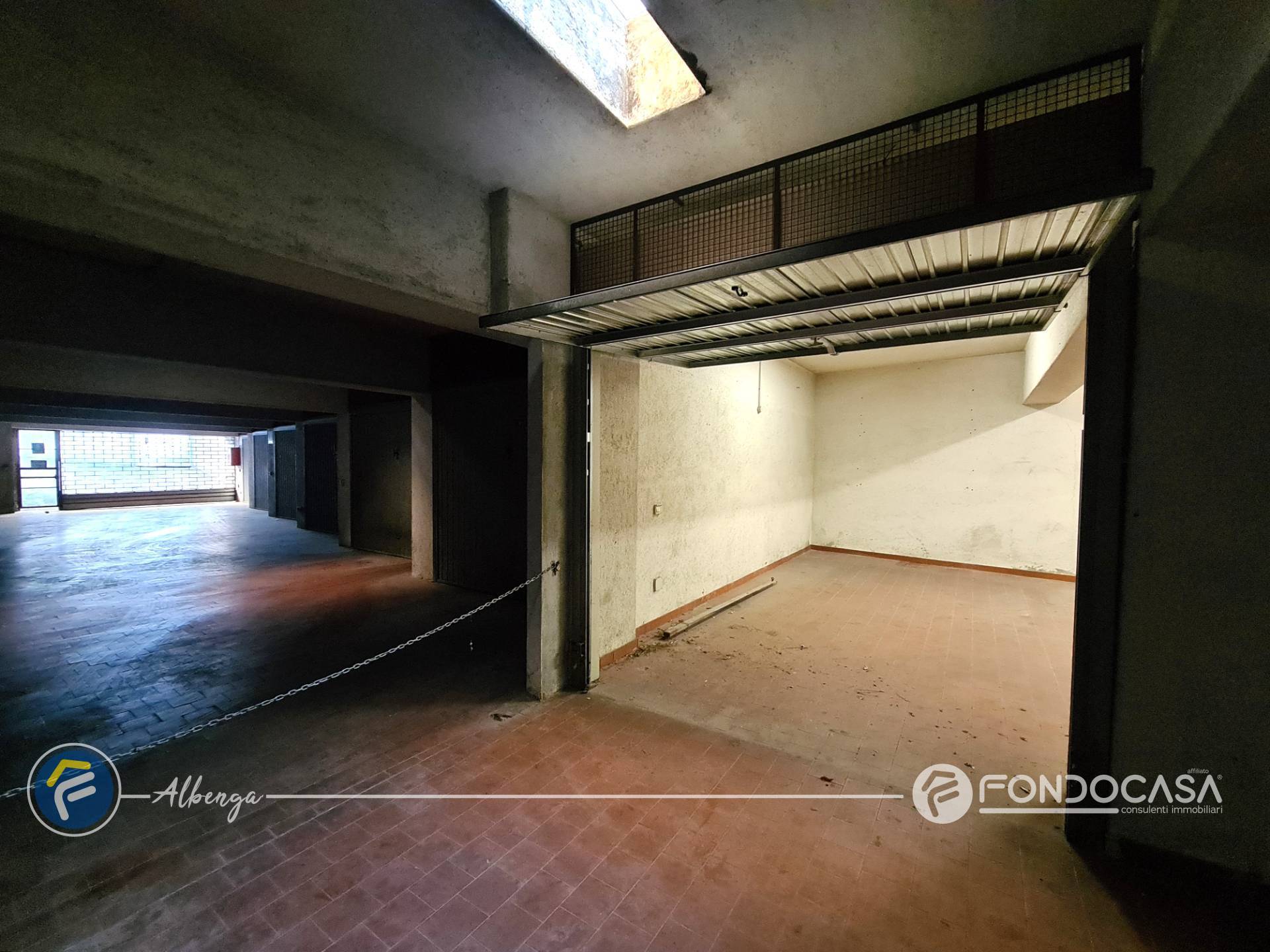 Box o garage in vendita a Albenga