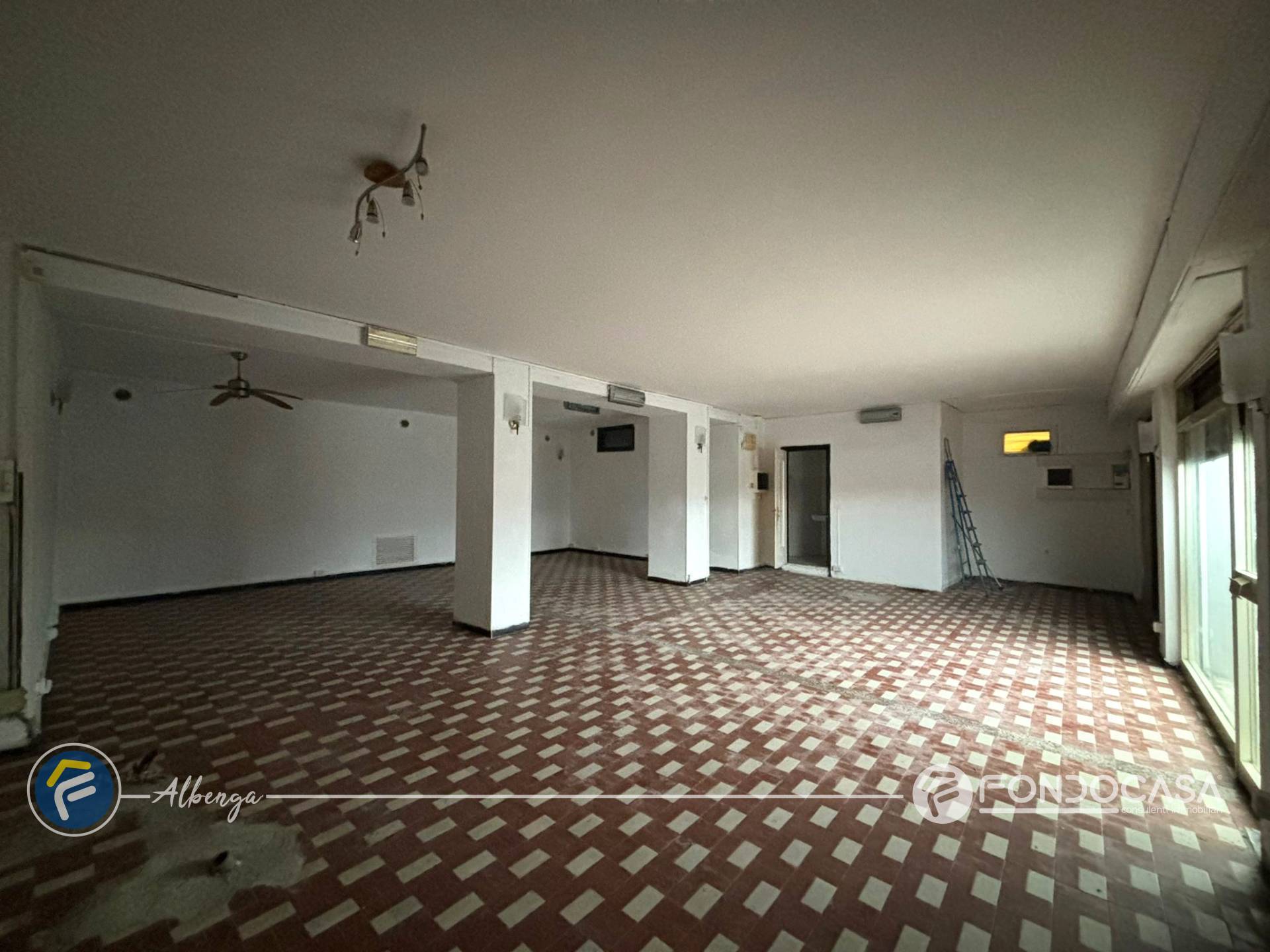 Magazzino in vendita a Albenga
