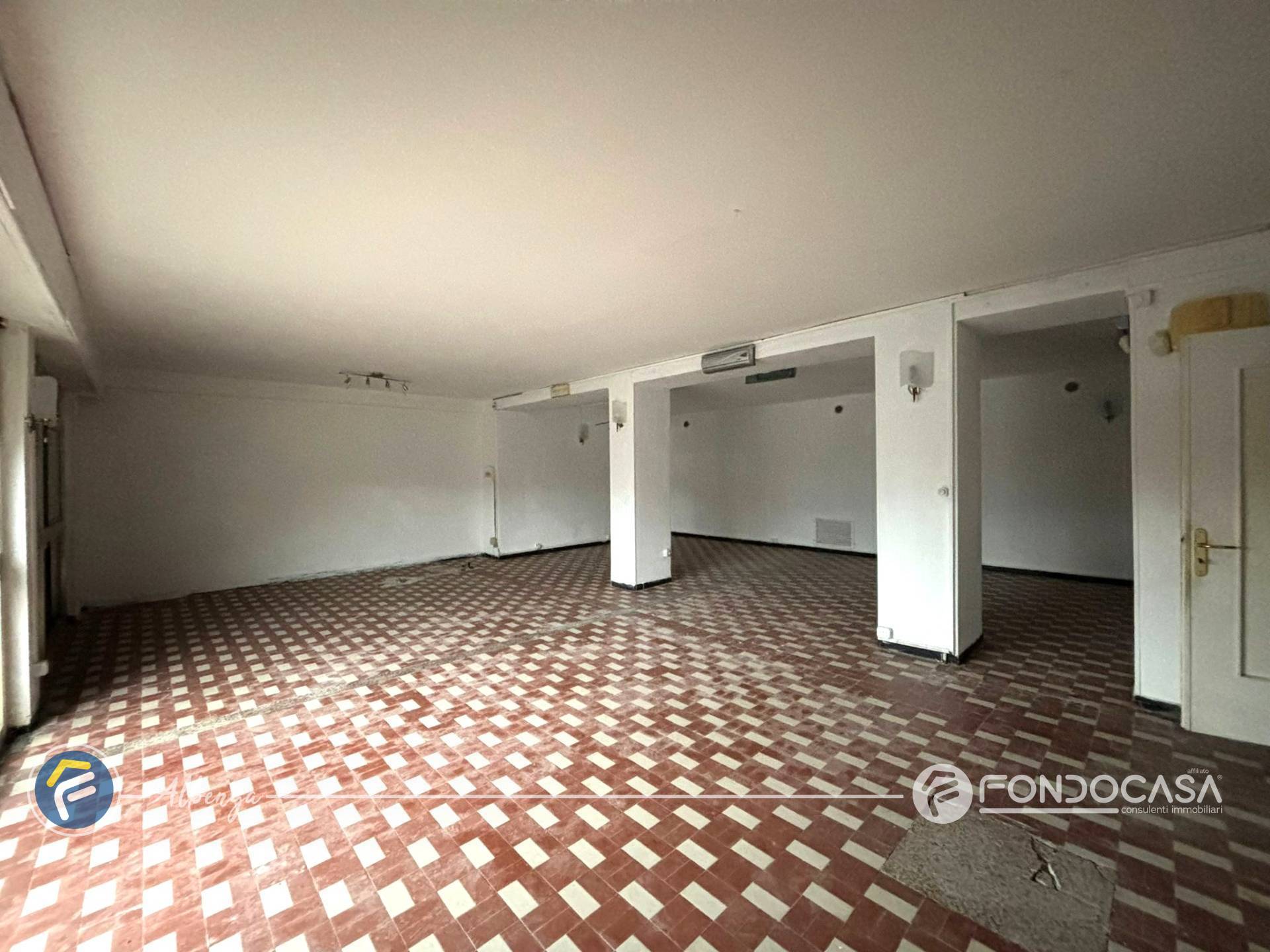 Magazzino in vendita a Albenga