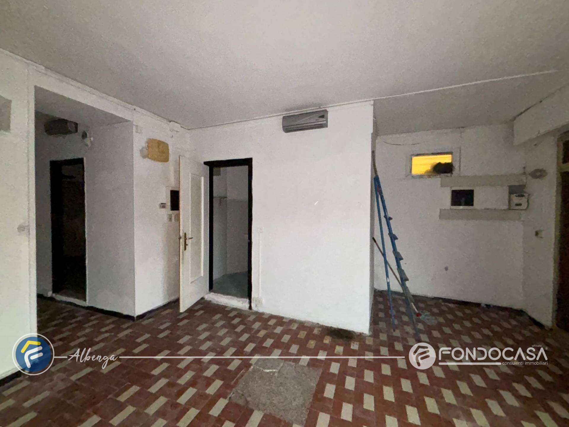 Magazzino in vendita a Albenga