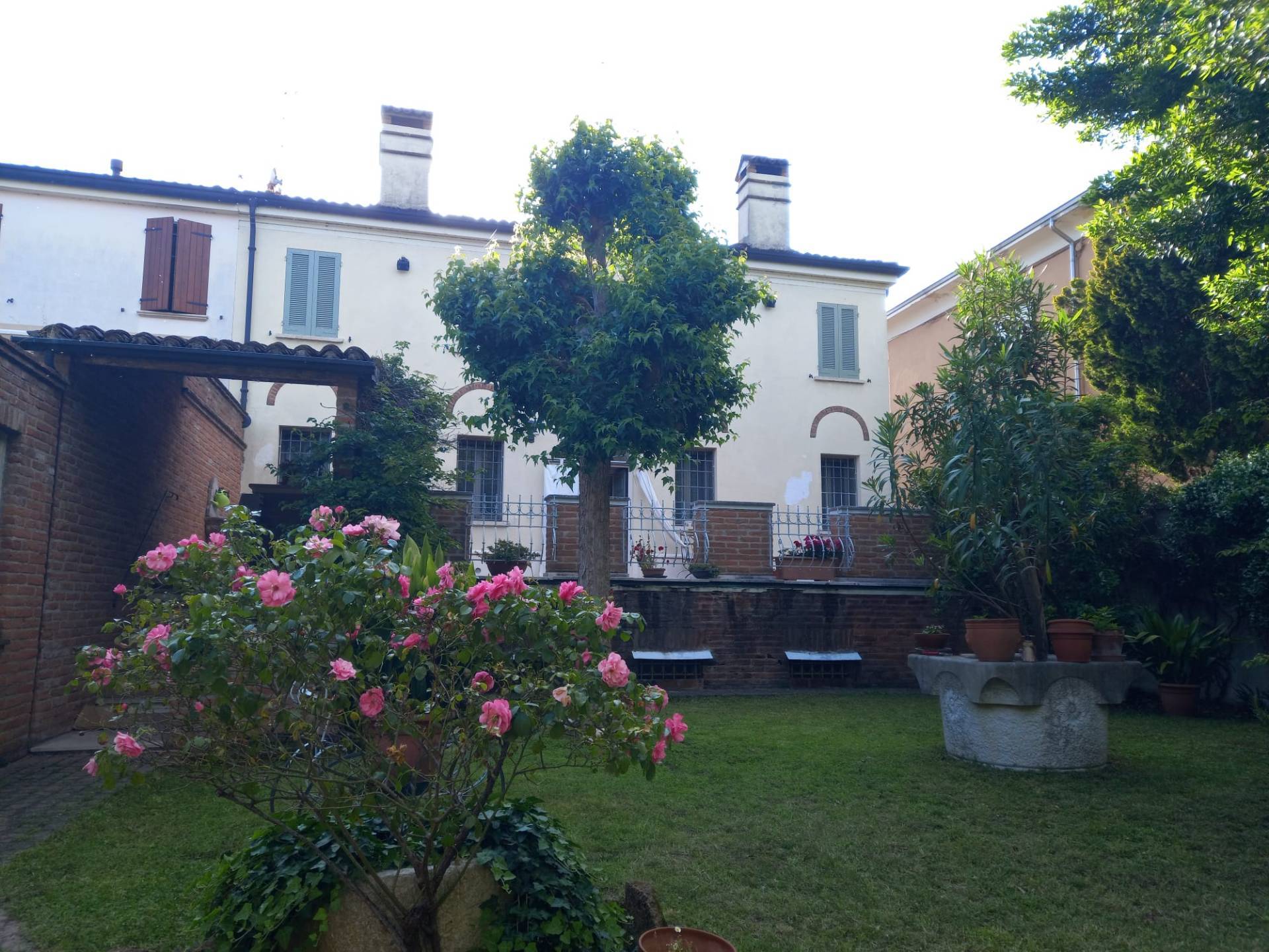 Villa con terrazzo, Mantova centro storico