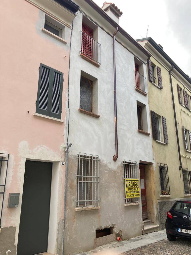 Casa indipendente da ristrutturare, Mantova centro storico