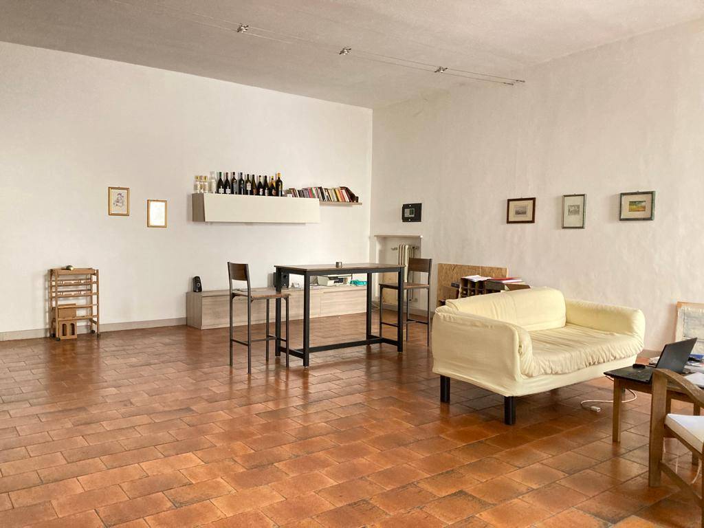 Appartamento con terrazzo, Mantova centro storico