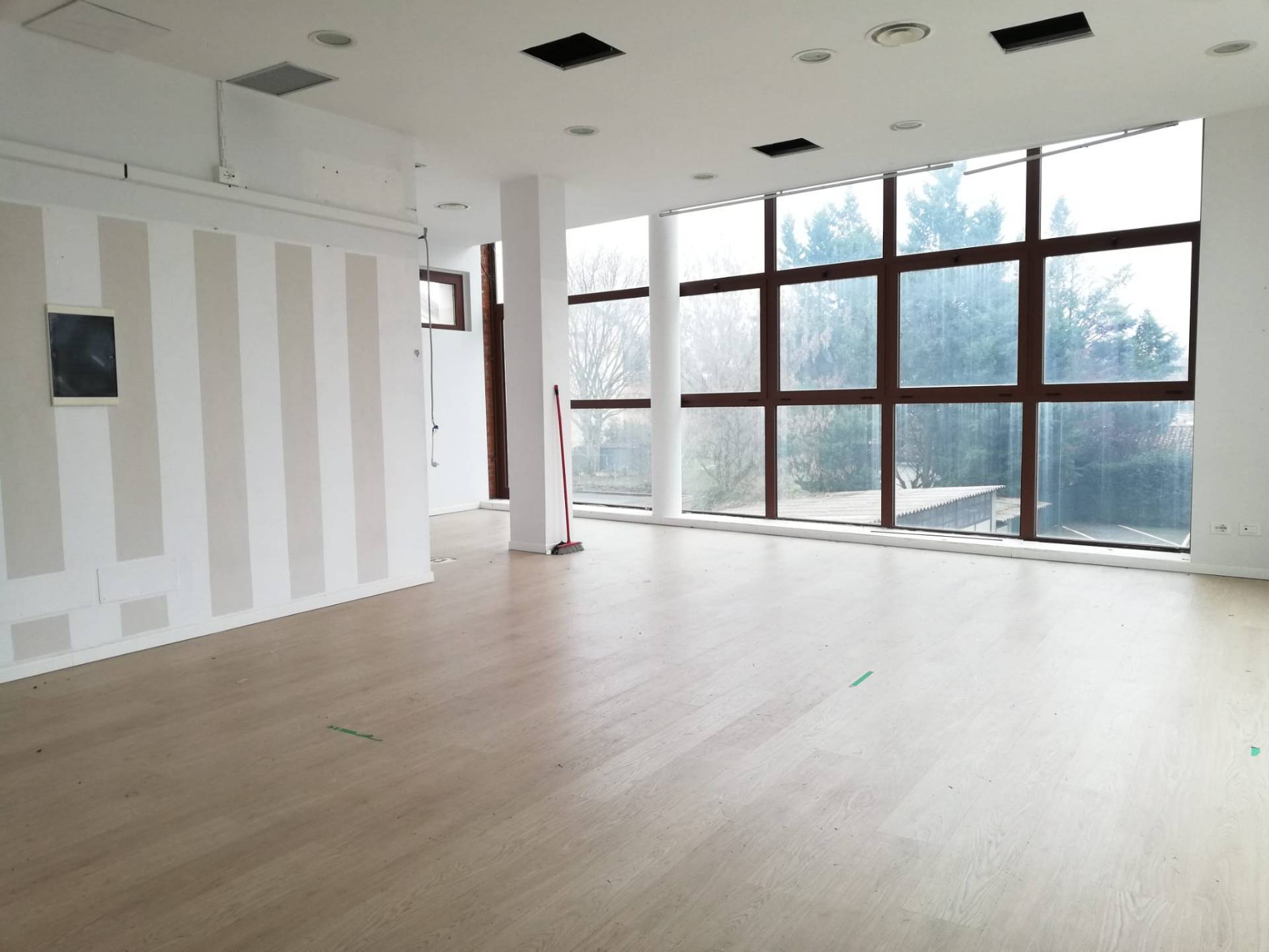 Locale commerciale in affitto a Mantova, Castelnuovo Angeli