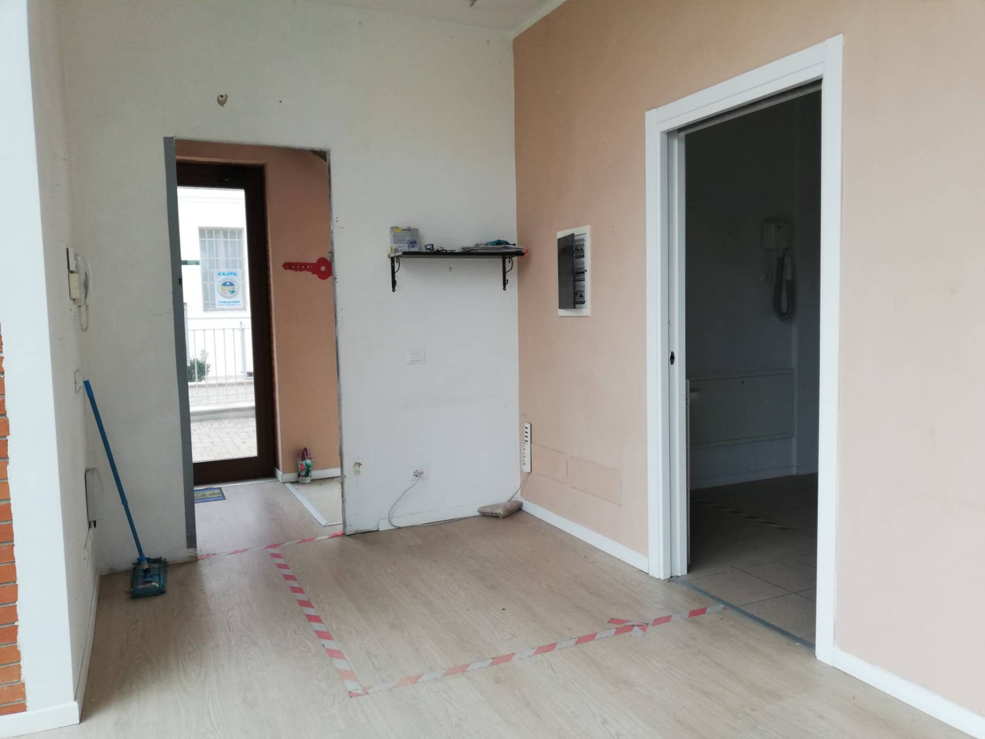 Locale commerciale in affitto a Mantova, Castelnuovo Angeli