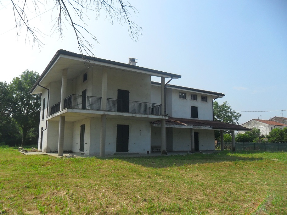 Villa in vendita a Mantova