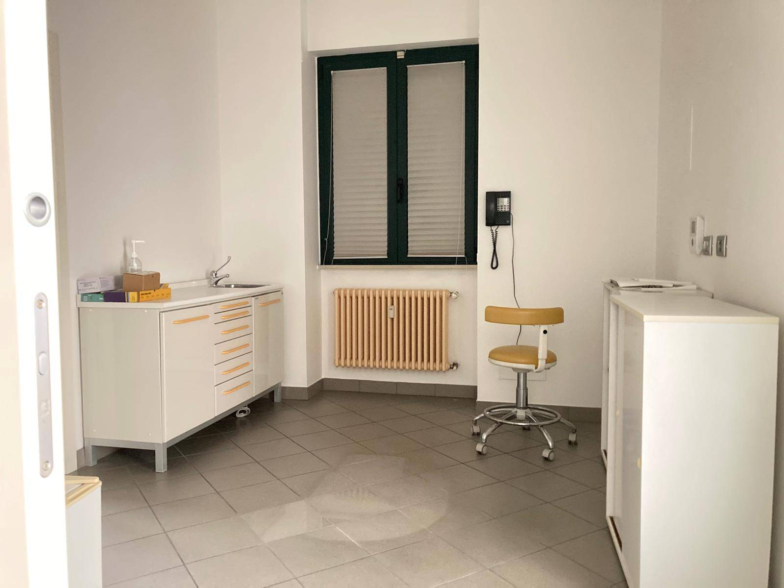 Locale commerciale in vendita a Mantova, Valletta Paiolo