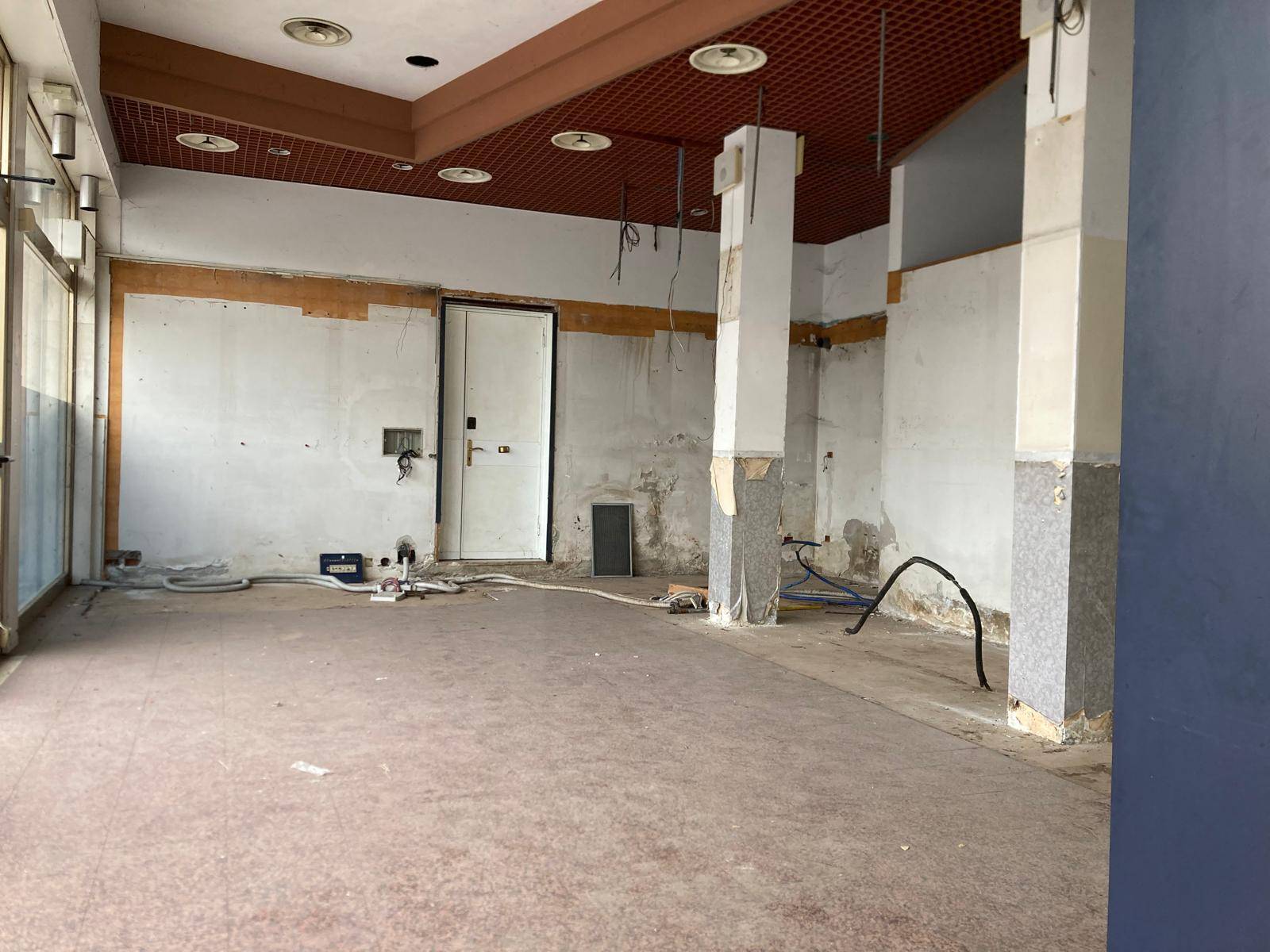 Locale commerciale in vendita a Mantova