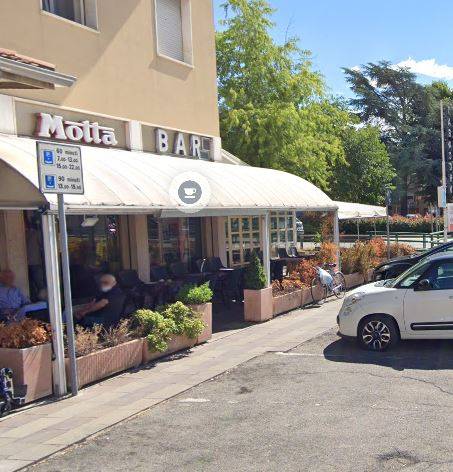 Locale commerciale in vendita a Mantova