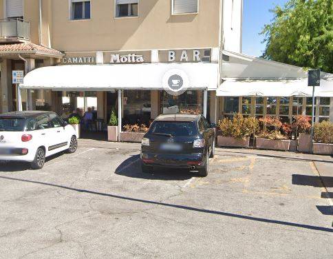 Locale commerciale in vendita a Mantova