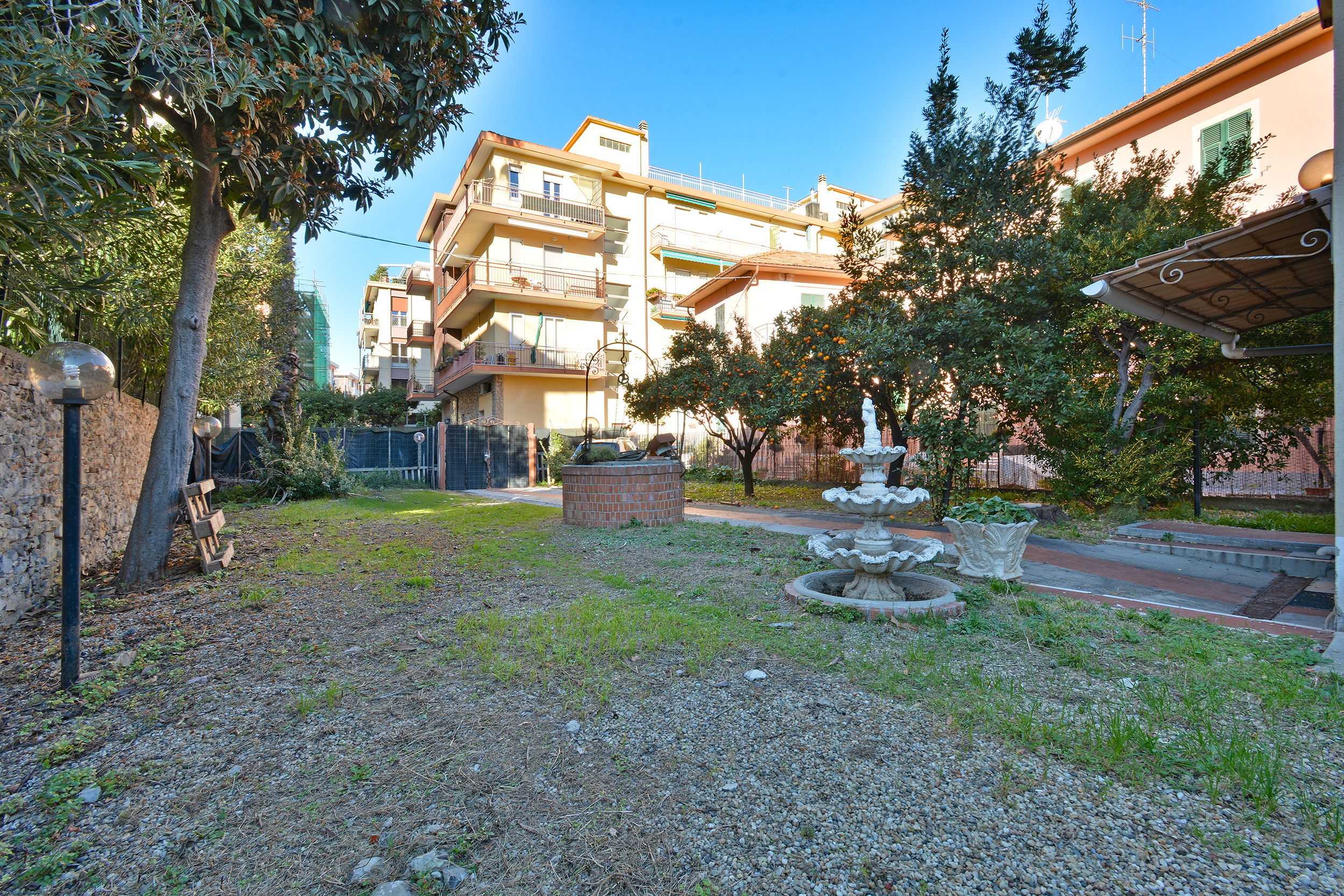 Casa indipendente con giardino in via indiani 19, Diano Marina